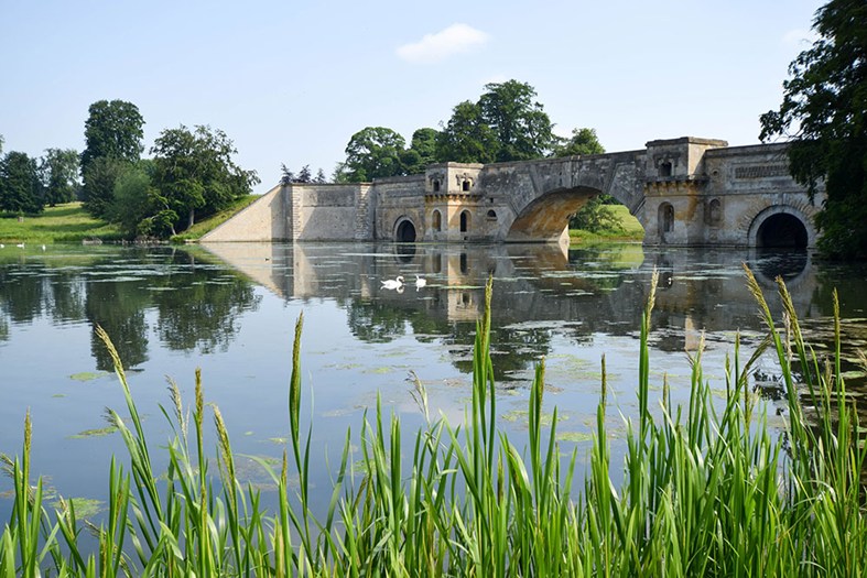 Drive through the Cotswold a journey back in time