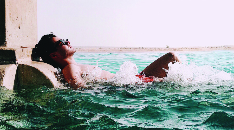 Dubai layover: snowmen and sandmen